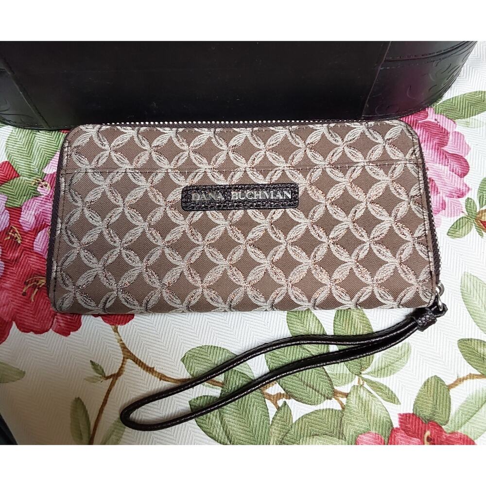 DANA BUCKMAN WOMEN'S WALLET BROWN BEIGE TAN LOGO ZIP AROUND RN130283